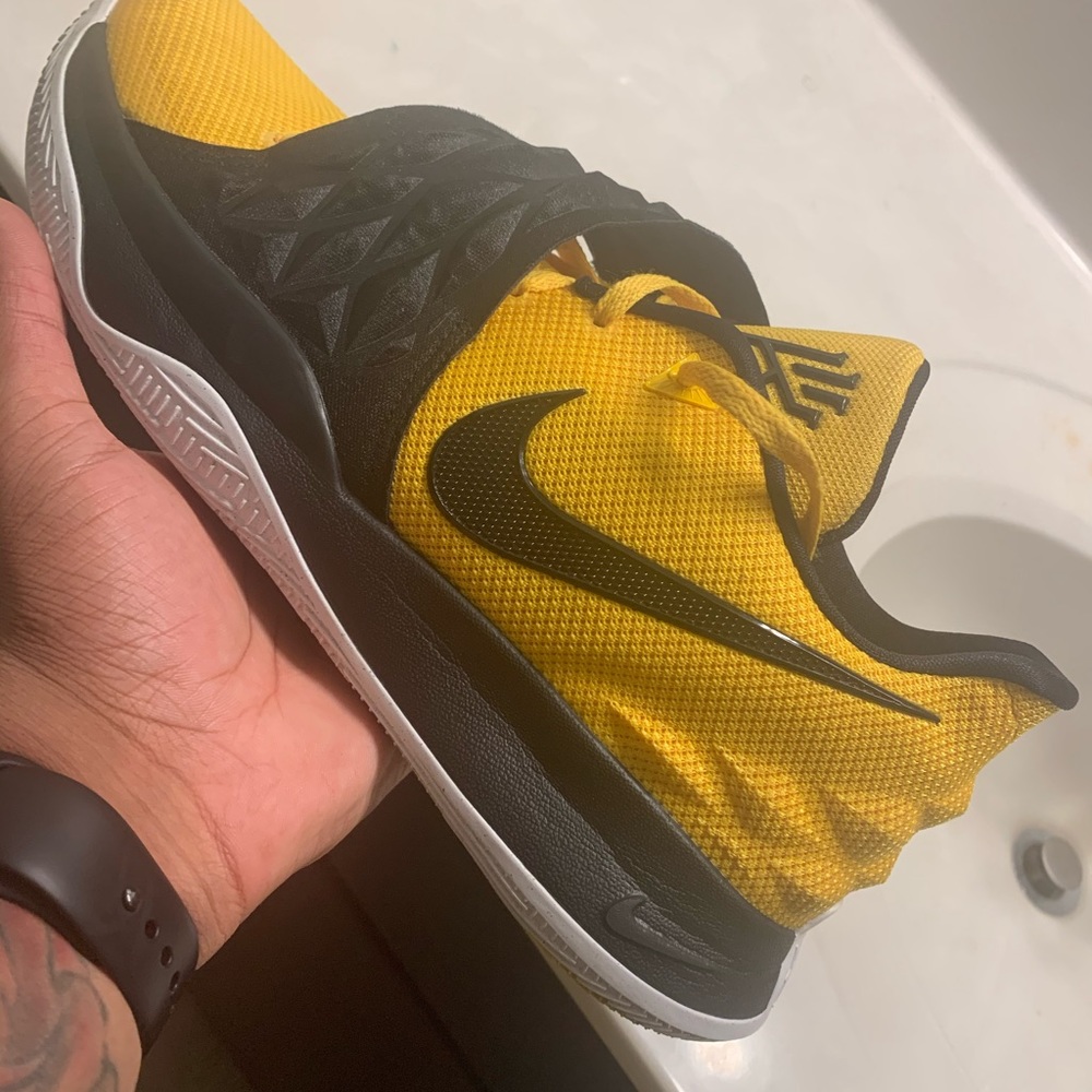 Kyrie Low 1 Amarillo